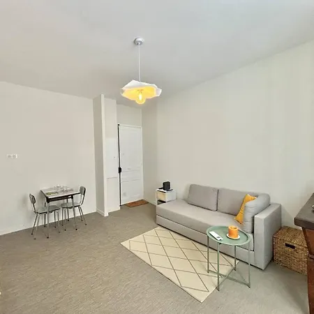 Cours Napoleon Apartment