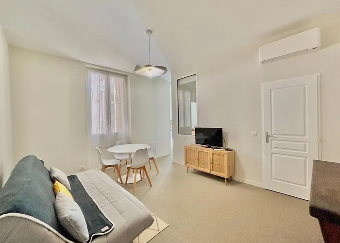 Cours Napoleon Apartament *